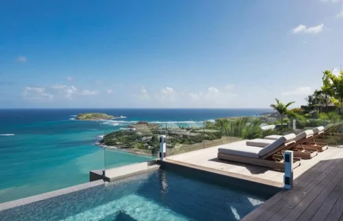 Infinity pool with ocean view in St Barth