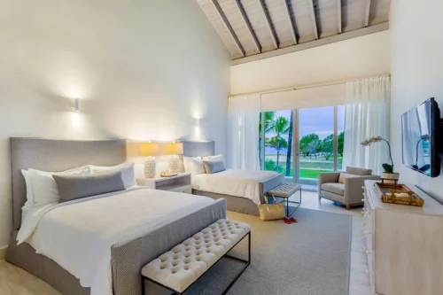 Luxury bedroom with 2 Queen beds in Casa de Campo