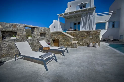 Relax area with pool view in villa in Mykonos