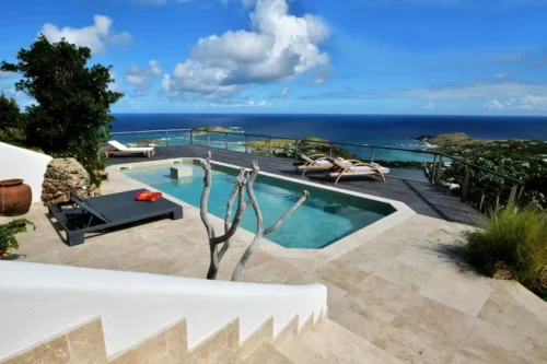 Infinite pool overlooking the Caribbean Sea in St Barth