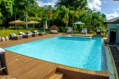 Infinity pool with garden view