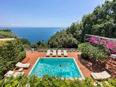 Infinity pool with ocean view in private Villa Positano