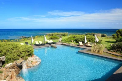 Infinity pool with ocean view