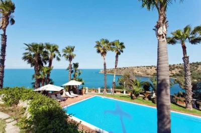 Infinity pool with ocean view in Trapani